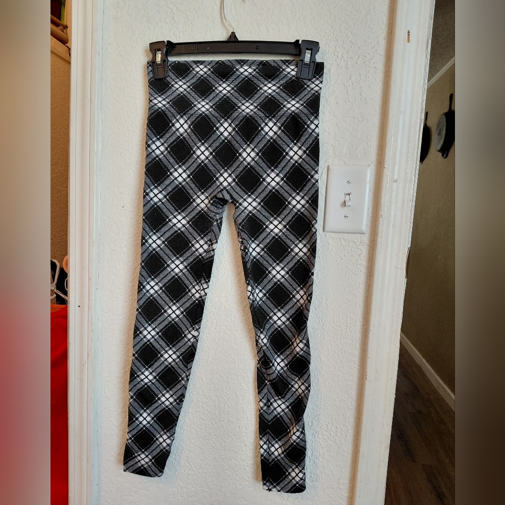 Chic Black and White Plaid Kids Leggings